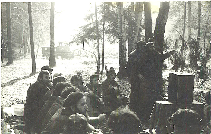 1‑й фестиваль еврейской песни, 1977&nbsp;г., Суккот.
Этот фестиваль особенно запомнился всем, так как гебисты пригнали трактор с&nbsp;отсоединенным глушителем. Он в&nbsp;течение нескольких часов тарахтел на&nbsp;месте, мешая певцам и&nbsp;зрителям. С&nbsp;тех пор этот фестиваль назывался «тракторным».