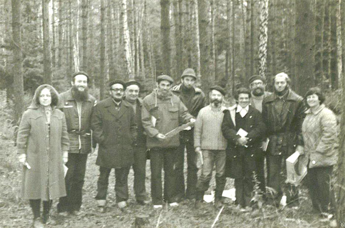Группа членов жюри 3‑го фестиваля песни, 1980&nbsp;г.
В&nbsp;этой группе ветераны отказа, активисты алии. Слева направо на&nbsp;фото: Наташа Розенштейн, Элиягу Эссас, Гена Хасин, Александр Лернер (покойный), Арон Гуревич, Зэев Престин, Натан Шварцман, Мика Членов, Йосеф Бегун, Паша Абрамович, Лена Чернобыльская.