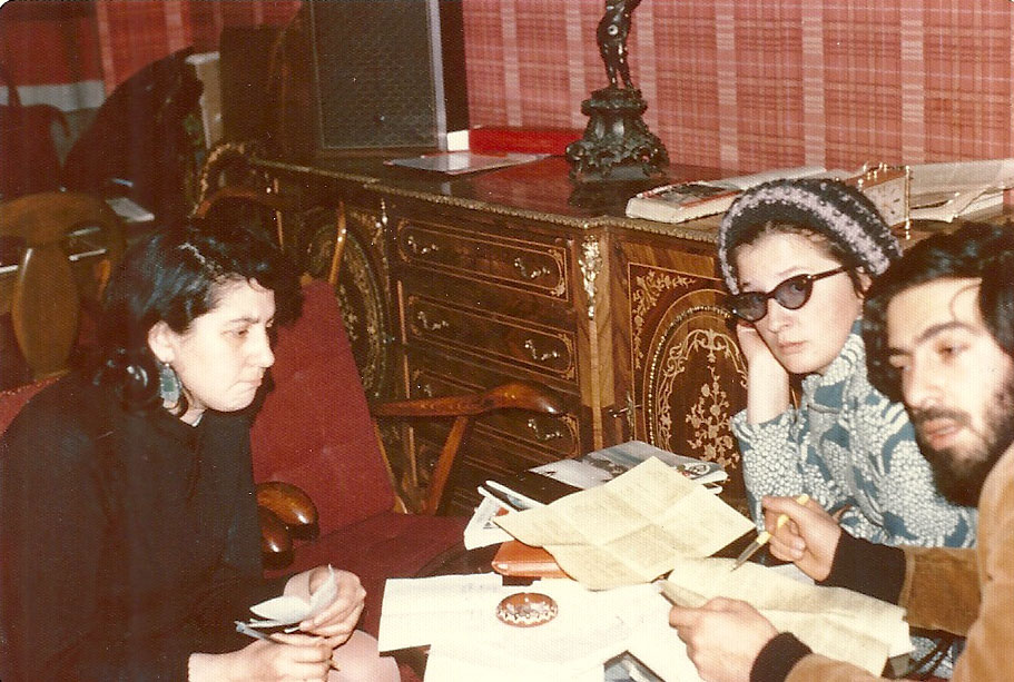 Слева направо: Дина Бейлина, Наталия Фёдорова (жена узника совести Юрия Фёдорова), и&nbsp;Александер Гольдфарб в&nbsp;доме проф. Александра Лернера. Москва, 1975&nbsp;г.