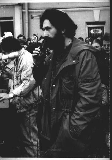 Григорий Альпернас выступает на&nbsp;митинге на&nbsp;территории бывшего Малого гетто в&nbsp;Вильнюсе.